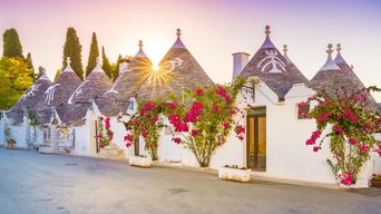 Trulli-Häuser in Italien an der Küste von Apulien