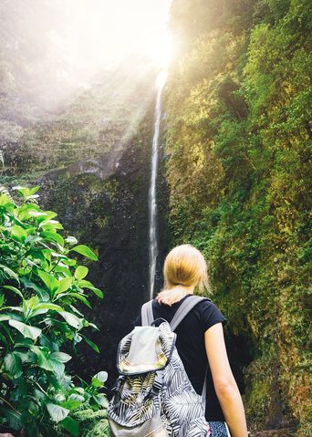 Frau beim Wandern auf Madeira