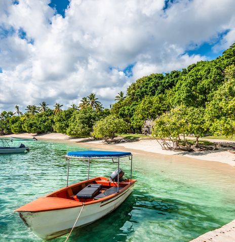 Boote am Strand in der Dominikanischen Republik