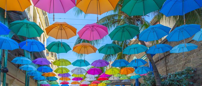 Bunte Regenschirm-Installation in Port Louis, Mauritius