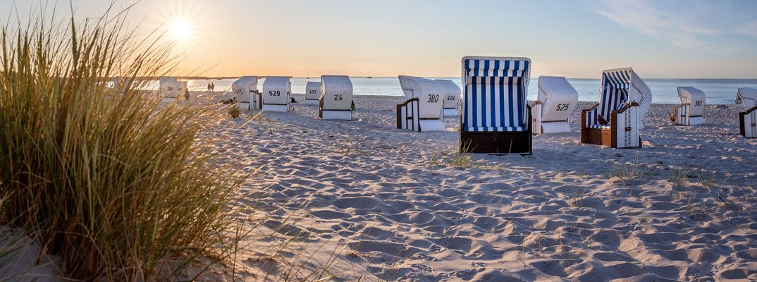 Strandkörbe am Strand an der Nordsee
