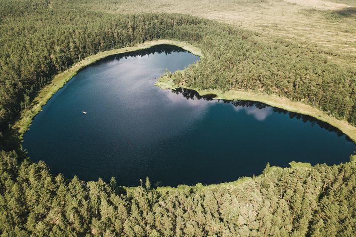 Luftaufnahme von See in Viljandi