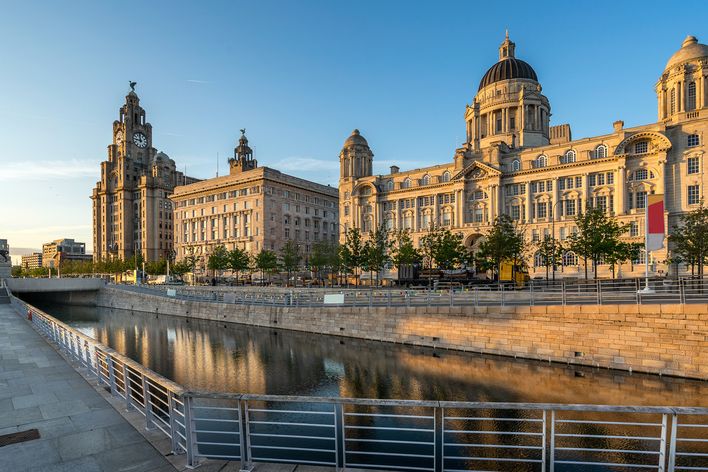 Royal Liver Building und Pier Head an der Waterfront von Liverpool