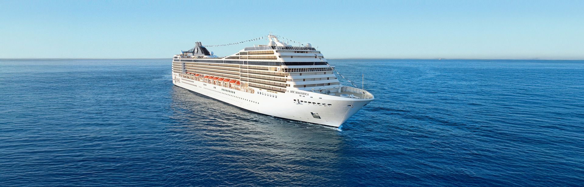 Die MSC Magnifica auf hoher See
