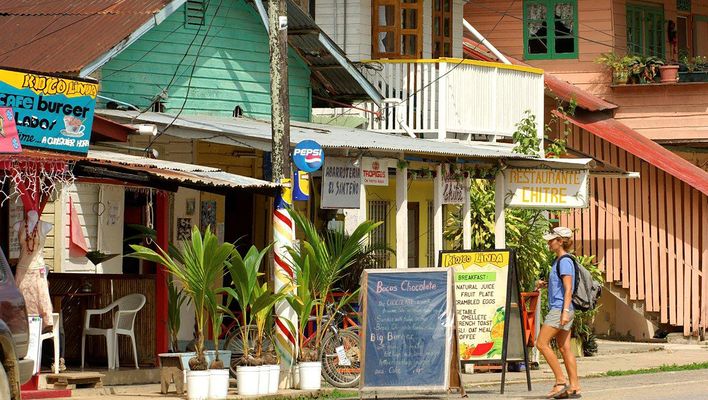 Blick auf Isla Colón Town in Bocas del Toro