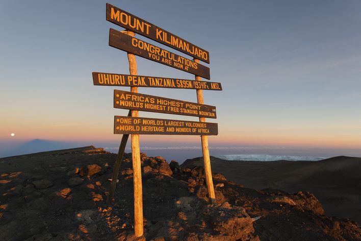 Schild am Kilimandscharo