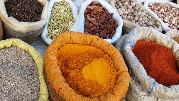 Einige Säcke mit Gewürzen nepalesichen Urlsprungs