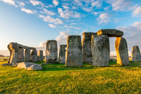 Stonehenge Steinkreis in der Landschaft von Südengland