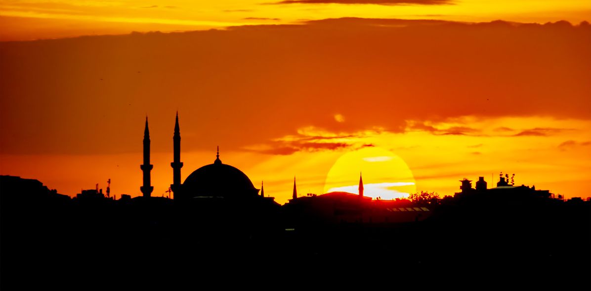 Silhouette von der Blauen Moschee im Orient