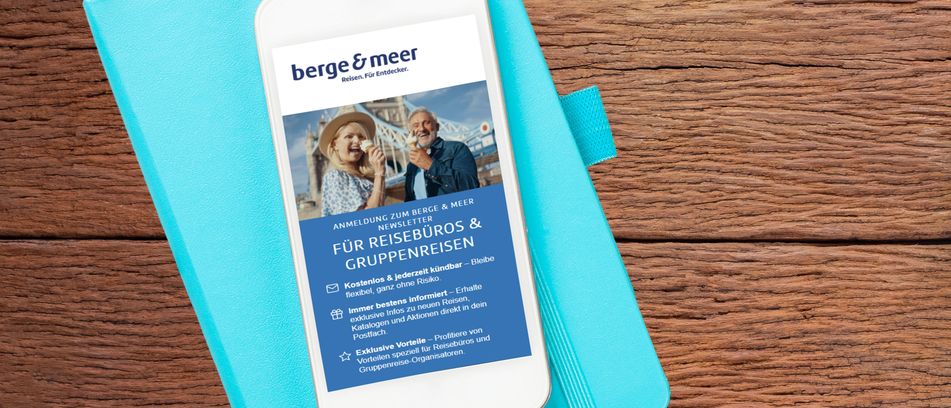 Handy und Tablet mit Display Anzeige zur Reisebüro-Newsletteranmeldung
