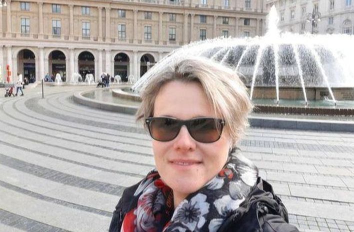 Expertin Ines während Ihrer Reise in der Altstadt von Genua