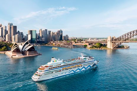 AIDAaura vor Sydney in Australien