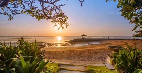 Sonnenaufgang am Strand von Sanur, Bali