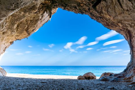 Eine Meereshöhle auf Sardinien 