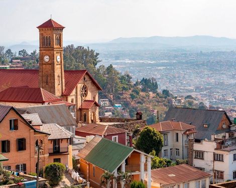 Die Insel der Lemuren und Baobabs-0