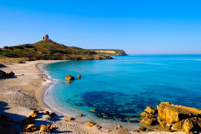 Blick auf Strand in Sinis aus Sardinien