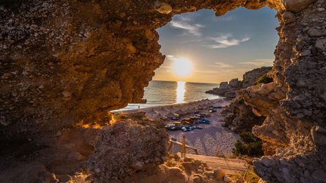 Sonnenuntergang über dem Strand von Himarë, Albanien