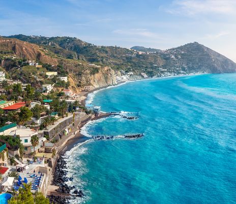 Blick auf den Strand von Maronti auf Ischia