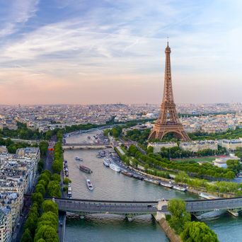 Vogelperspektive von Paris mit Blick auf Eifelturm