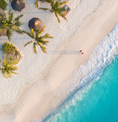 Luftaufnahme von Strand aus Sansibar