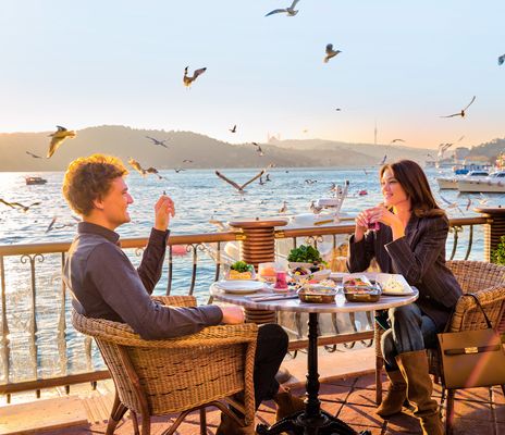 Paar im Restaurant in Istanbul