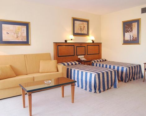 Hotel Apartamentos Pyr Fuengirola-0