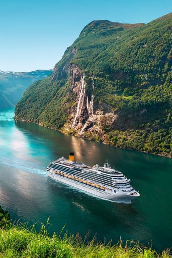 Costa Favolosa im Geirangerfjord