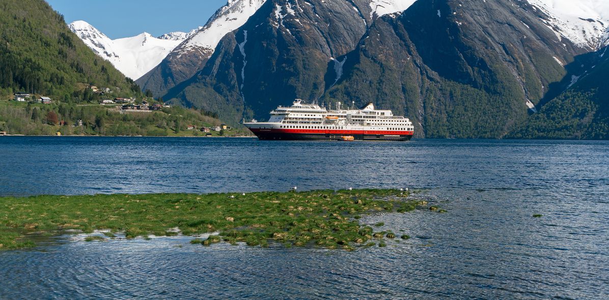 Schiff von Hurtigruten in Norwegen