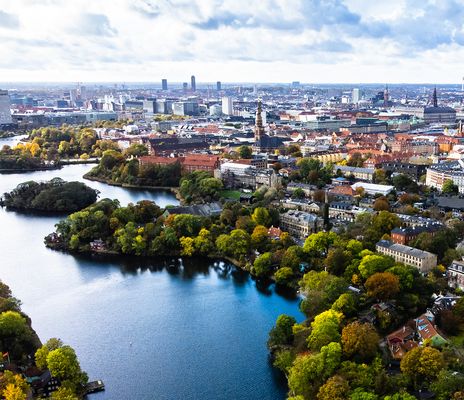 Luftaufnahme von Kopenhagen mit Kanälen und Gebäuden
