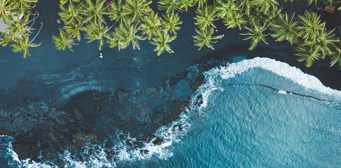 Luftaufnahme von Strand auf einer Insel in Hawaii
