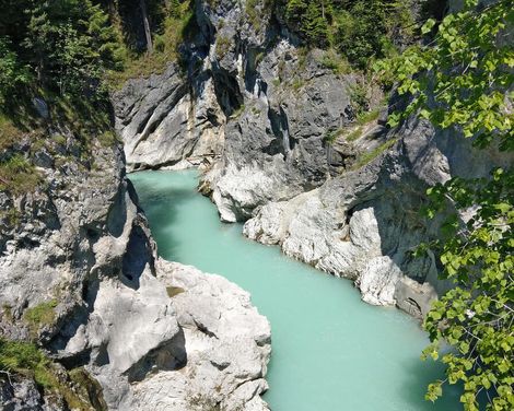 Wandern von wilden Flüssen zu märchenhaften Schlössern-3