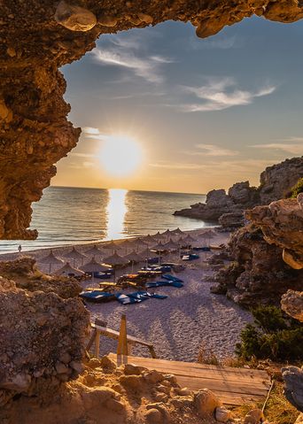 Sonnenuntergang am Strand von Albanien