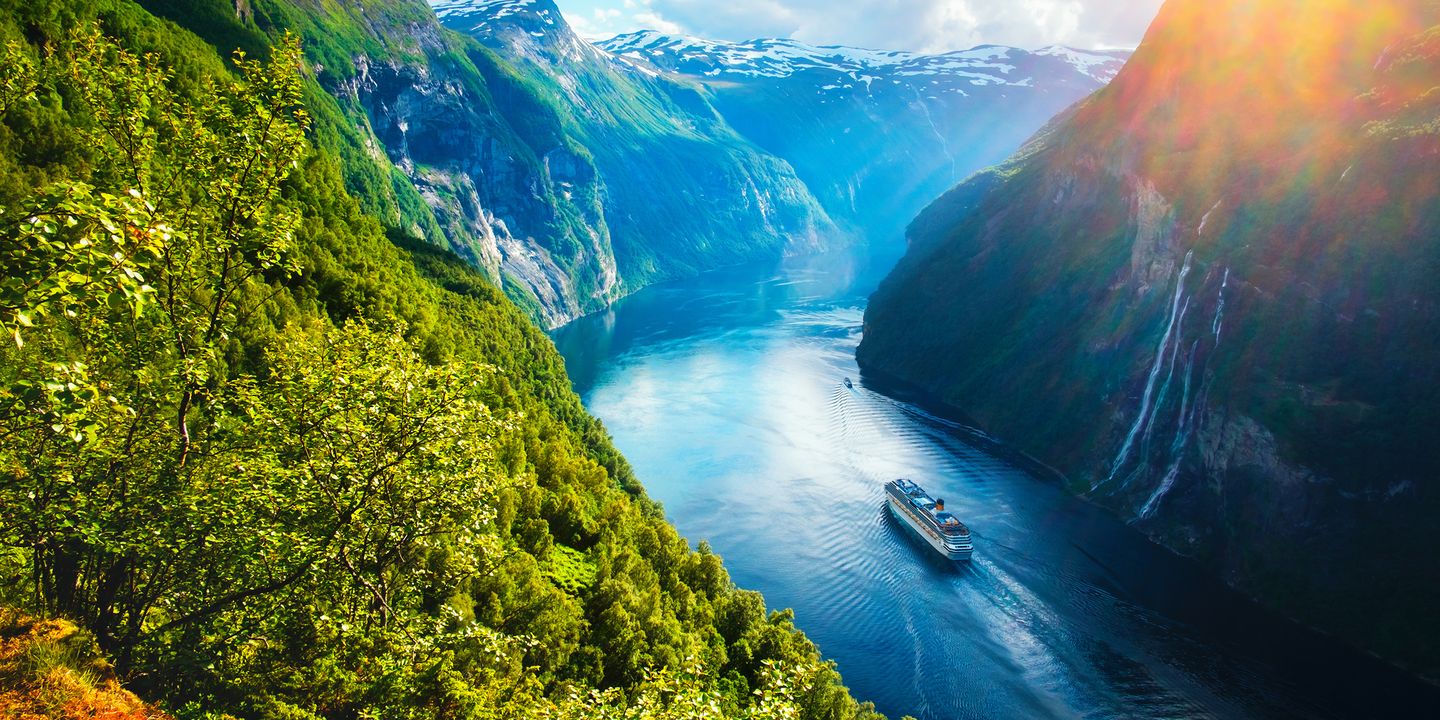 Kreuzfahrtschiff in Norwegen