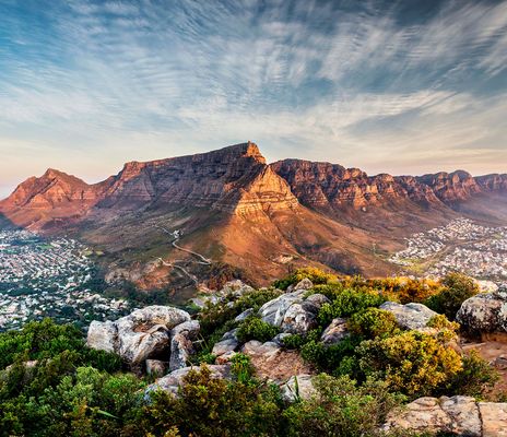 Blick auf Kapstadt in der Morgendämmerung