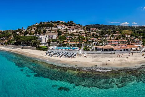 Blick auf das Hotel Villaggio Baia de Ercole
