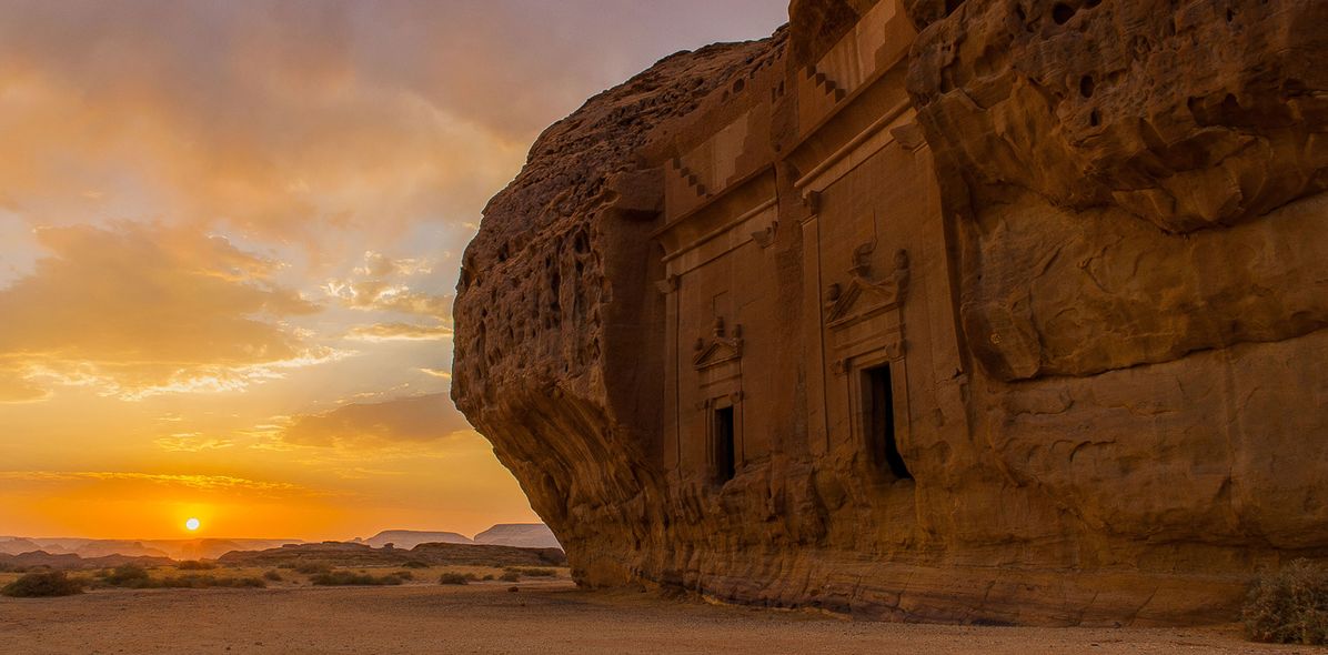 Felsen-Gebäude in der Wüste Al Ula