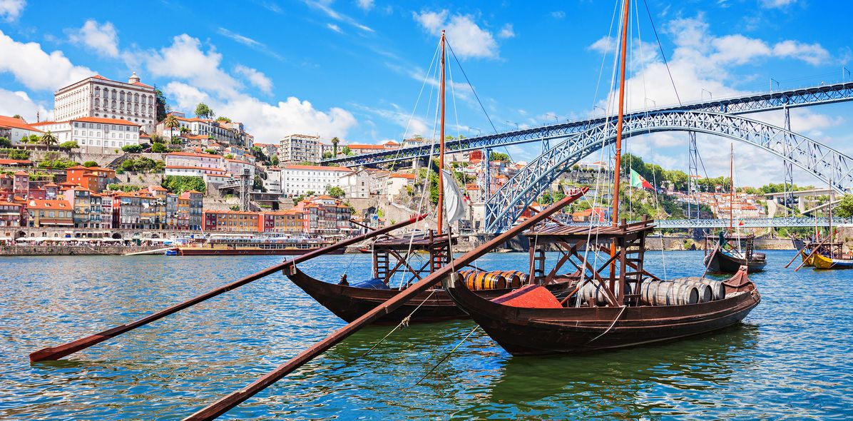 Brücke mit Schiffen in Portugal