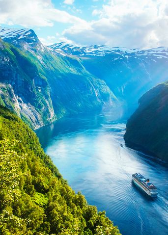 Schiff im Geirangerfjord