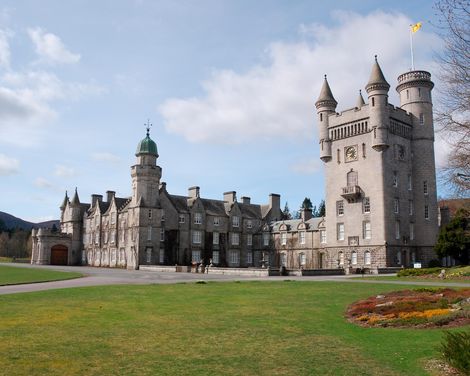 Wilde Landschaften, imposante Burgen & geschichtsträchtige Städte