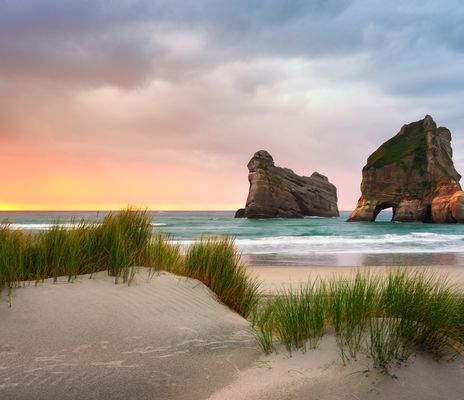 Wharariki Strand in Neuseeland