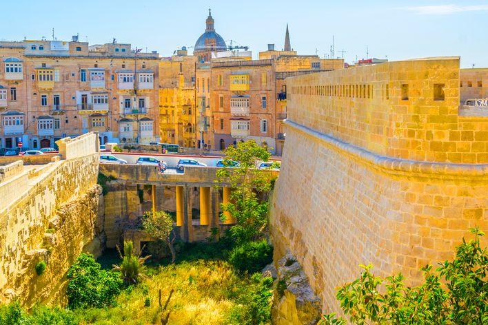 Blick auf einen Teil der Mauern des Forts St. Elmo in Valletta auf Malta