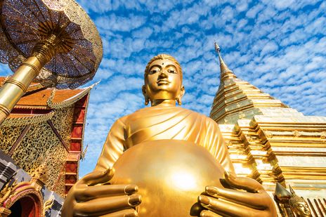 Goldene Buddha Statue in Chiang Mai