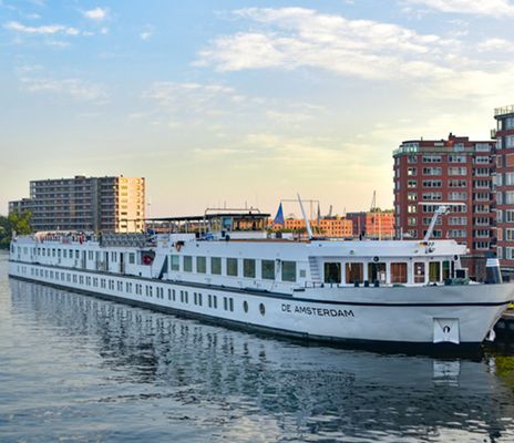 MS De Amsterdam in den Niederlanden