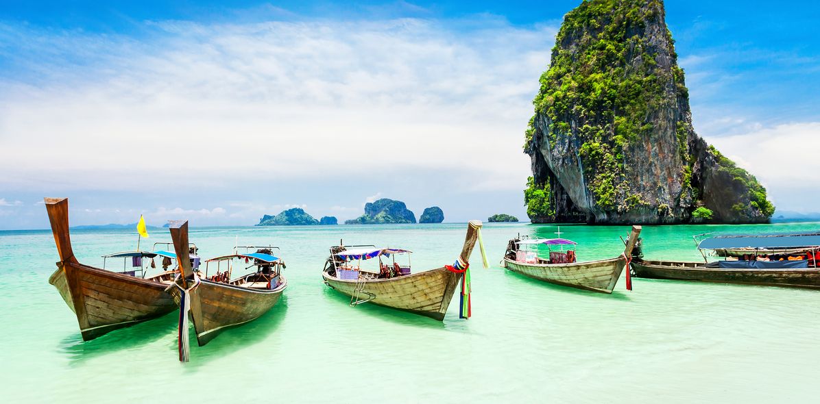 Boote am Strand von Phuket