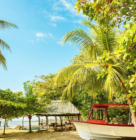 Boot am Strand von Costa Rica