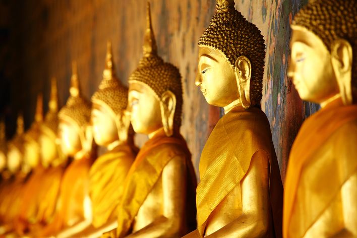 Goldene Buddha Statuen in Thailand