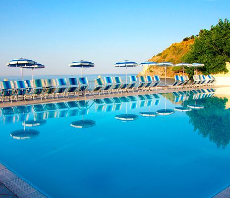 Pool im Hotel Villaggio Baia d Ercole