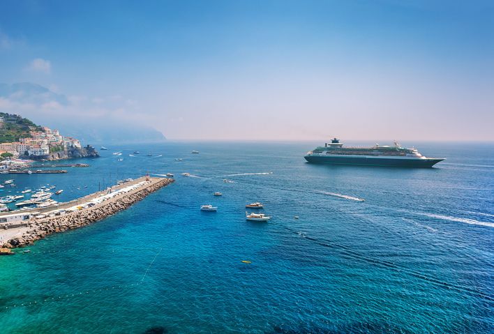 Kreuzfahrtschiff auf dem Mittelmeer