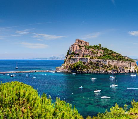 Ischia Castello mit Booten