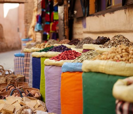 Gewürze auf Markt in Marrakesch